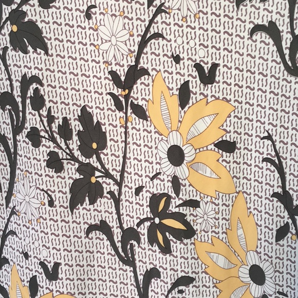 Floral skirt tan 100%silk - Picture 2 of 7